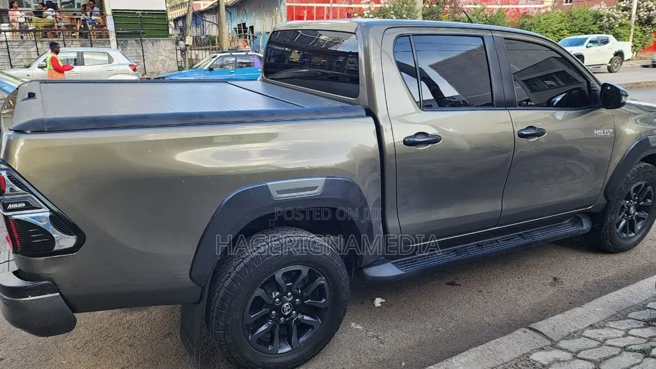 Toyota Hilux 2021 Gray