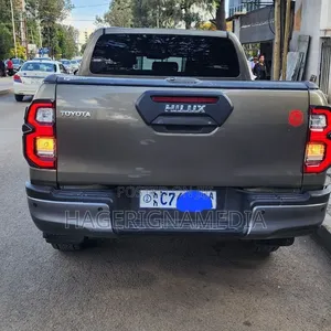 Toyota Hilux 2021 Gray
