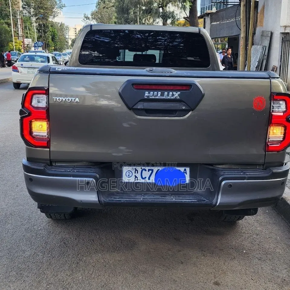 Toyota Hilux 2021 Gray