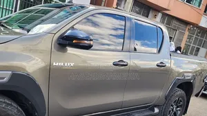 Toyota Hilux 2021 Gray