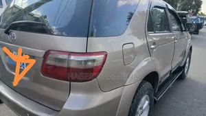 Toyota Fortuner 2010 Silver