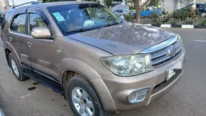 Toyota Fortuner 2010 Silver