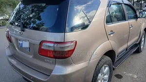 Toyota Fortuner 2010 Silver