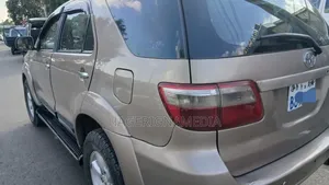 Toyota Fortuner 2010 Silver