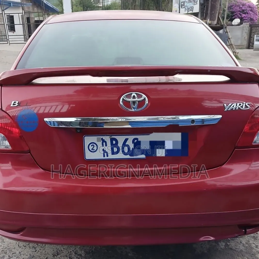 Toyota Yaris 2010 Red