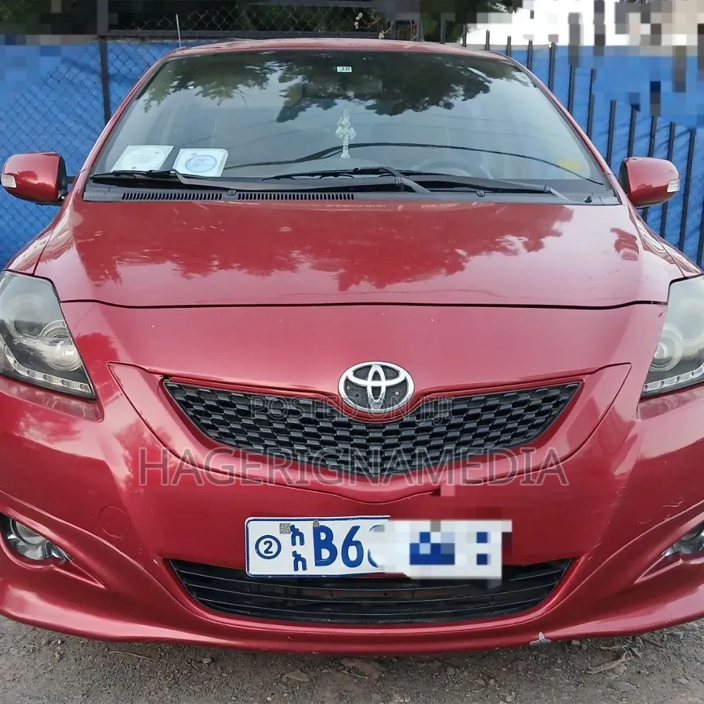 Toyota Yaris 2010 Red