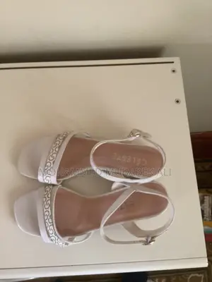 Brand New Women’S White Block-Heel Sandals – Eu 39.5