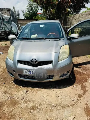 Toyota Yaris 2010 Gray