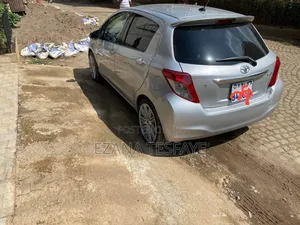Toyota Yaris 2011 Silver