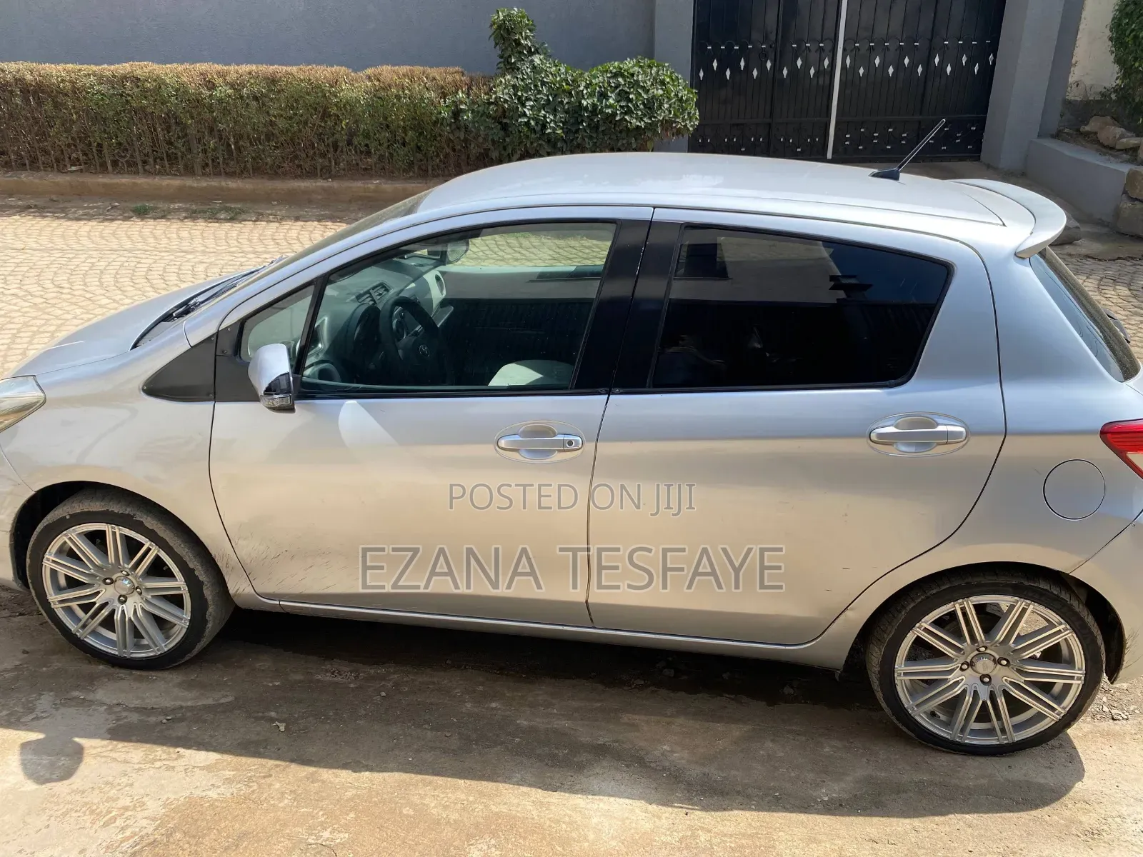 Toyota Yaris 2011 Silver