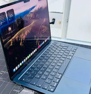 New Laptop Apple MacBook Air 2022 M2 16GB Apple M2 SSD 512GB
