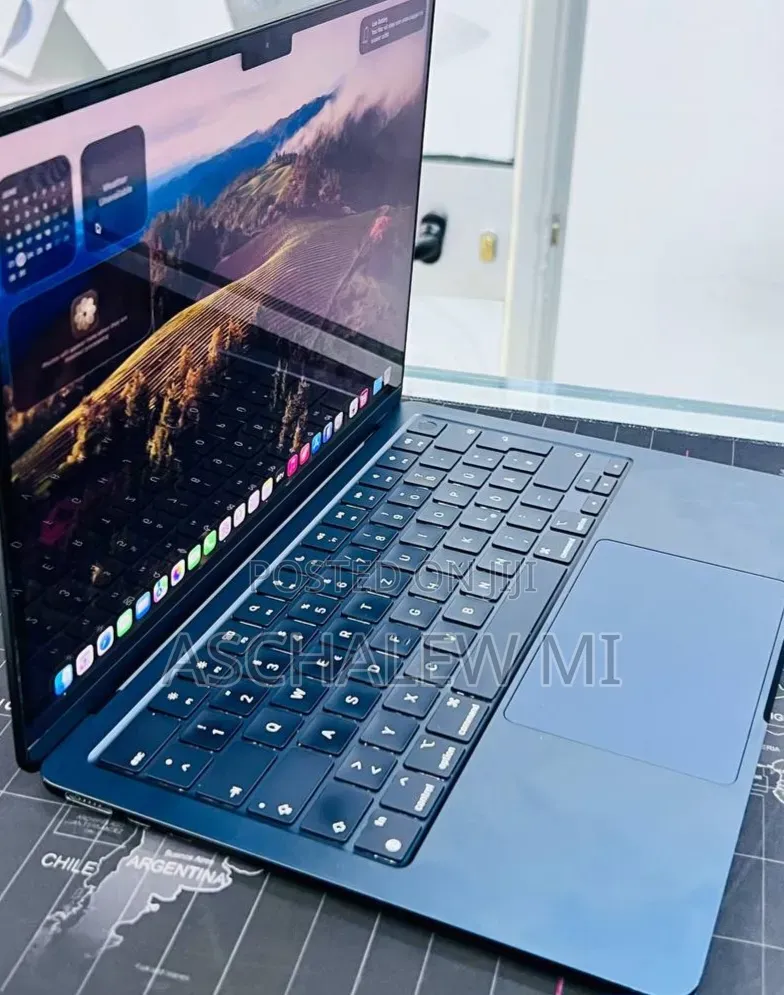New Laptop Apple MacBook Air 2022 M2 16GB Apple M2 SSD 512GB