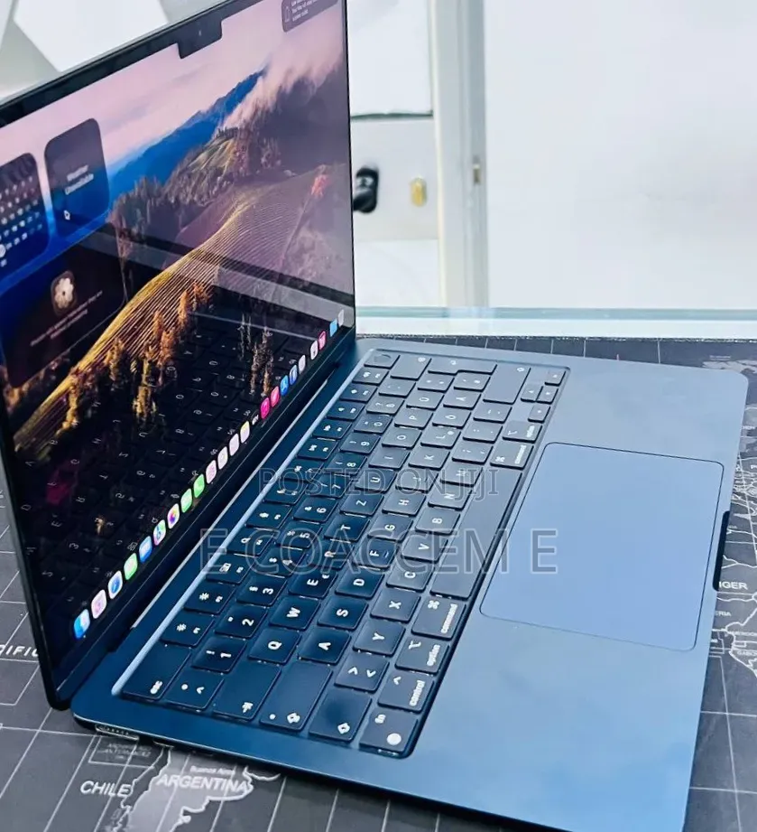 New Laptop Apple MacBook 16GB SSD 512GB