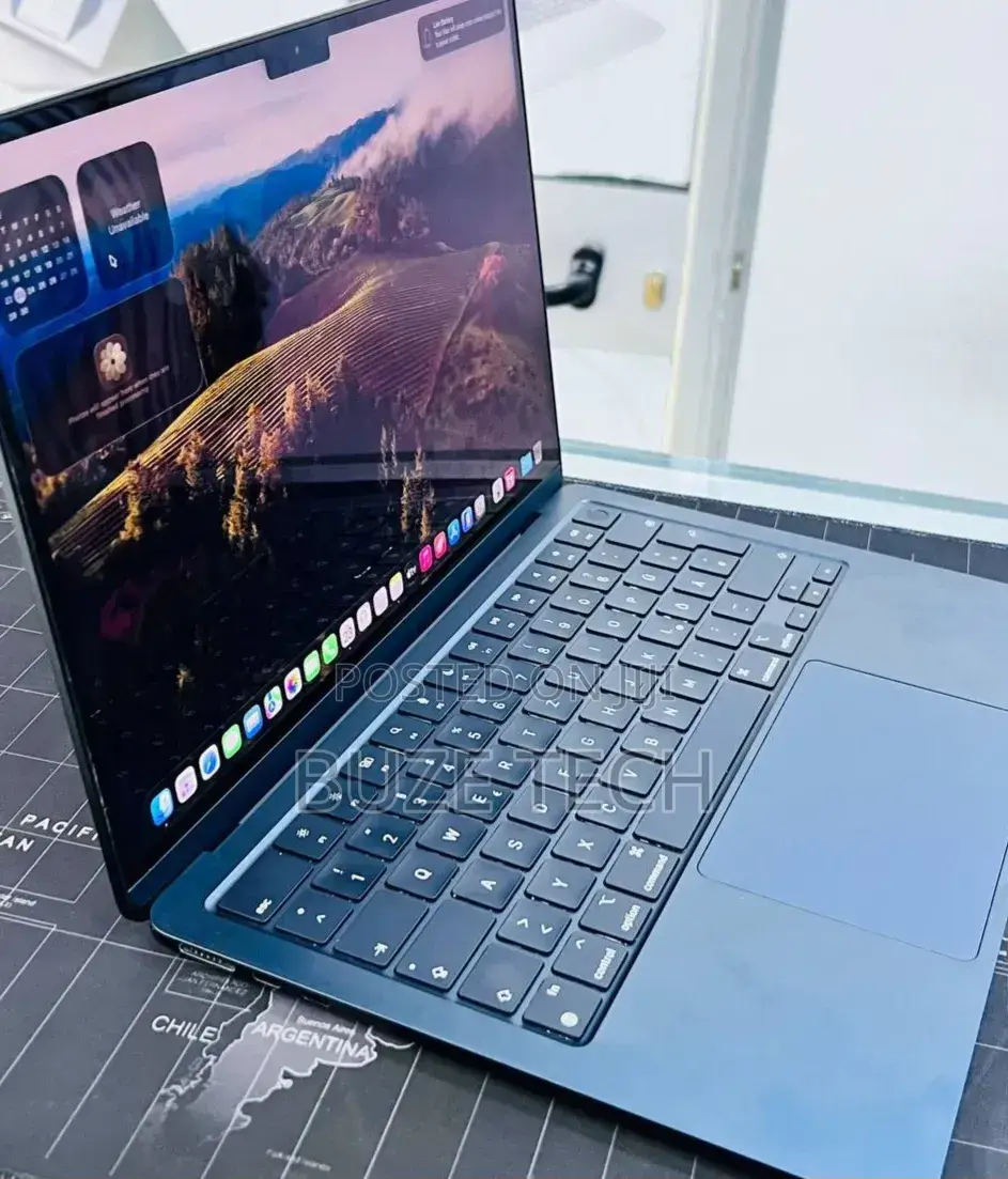 New Laptop Apple MacBook Air 2022 M2 16GB Apple M2 SSD 512GB