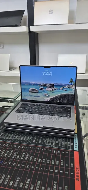 New Laptop Apple MacBook Pro 2021 M1 32GB Apple M1 Pro SSD 512GB