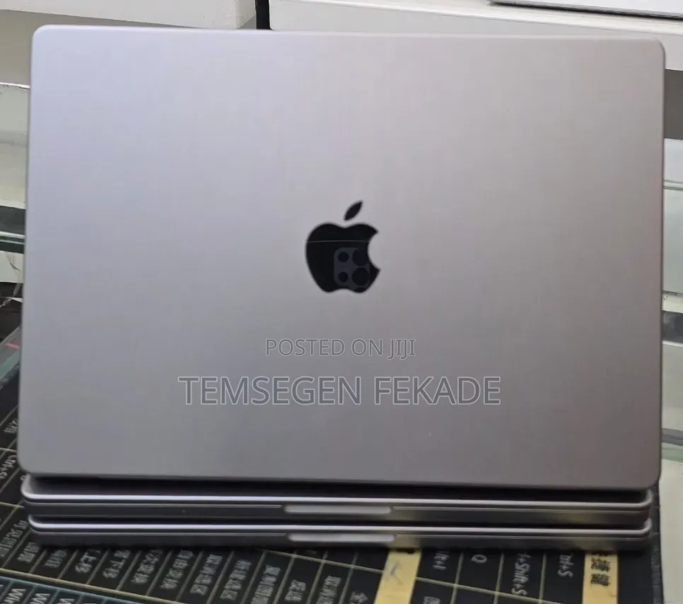 New Laptop Apple MacBook Pro 2020 M1 32GB Apple M1 Pro SSD 512GB