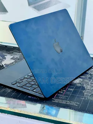 New Laptop Apple MacBook Air 2022 M2 16GB Apple M2 SSD 512GB