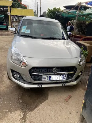 Suzuki Swift 2021 Silver
