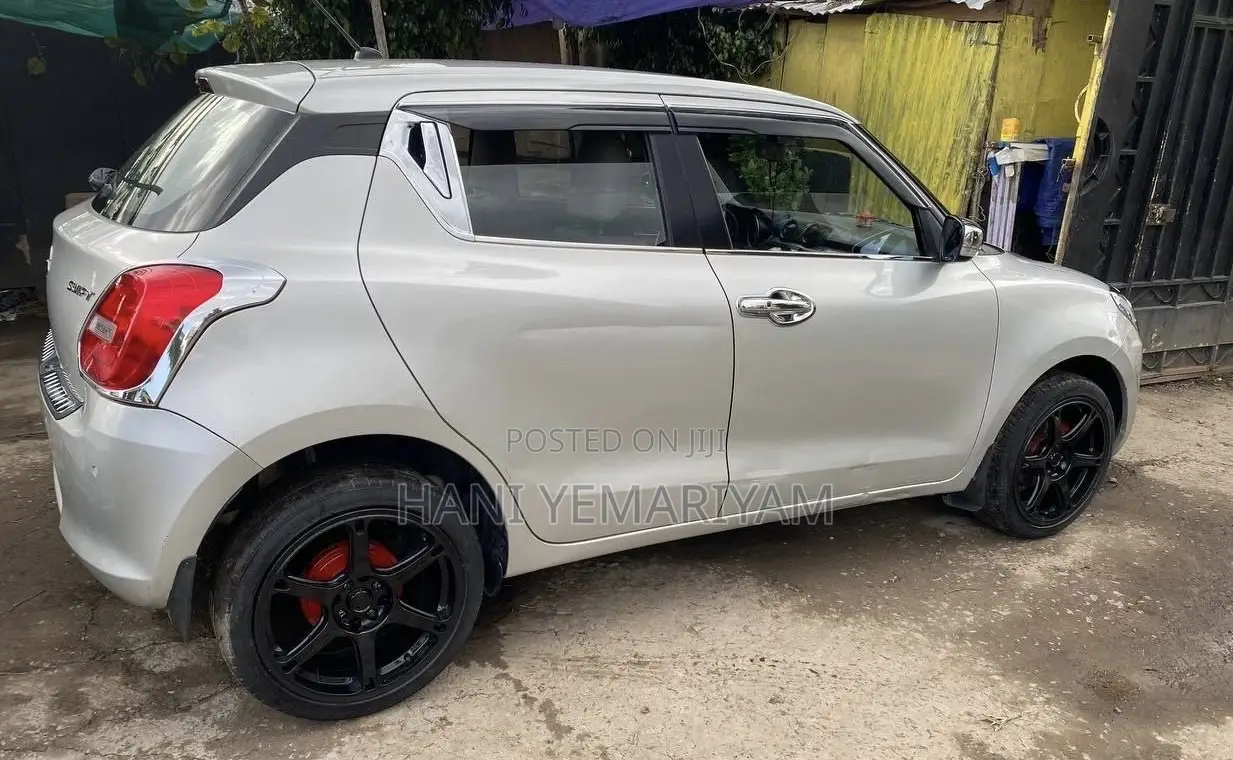 Suzuki Swift 2021 Silver