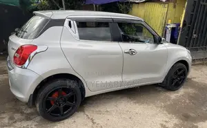 Suzuki Swift 2021 Silver