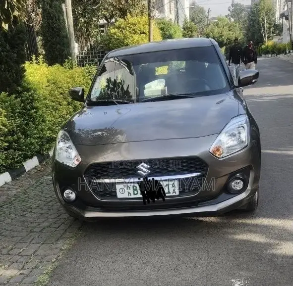 Suzuki Swift 2022 Brown