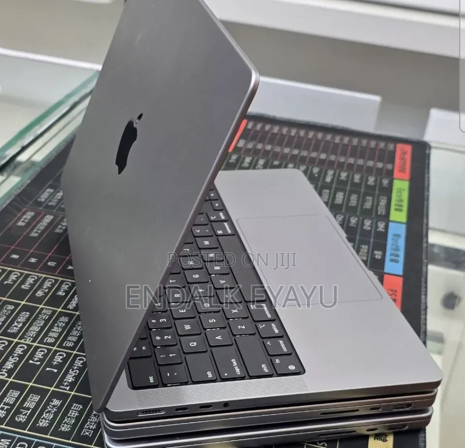 New Laptop Apple MacBook Pro 2021 M1 32GB Apple M1 Pro SSD 512GB