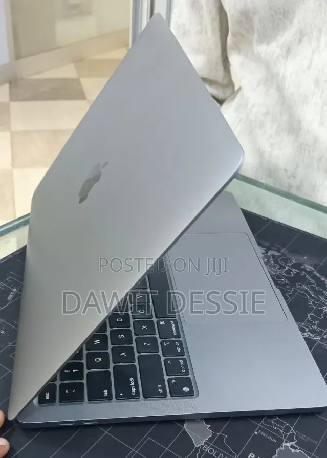 New Laptop Apple MacBook Pro 2022 M2 8GB Apple M2 SSD 512GB
