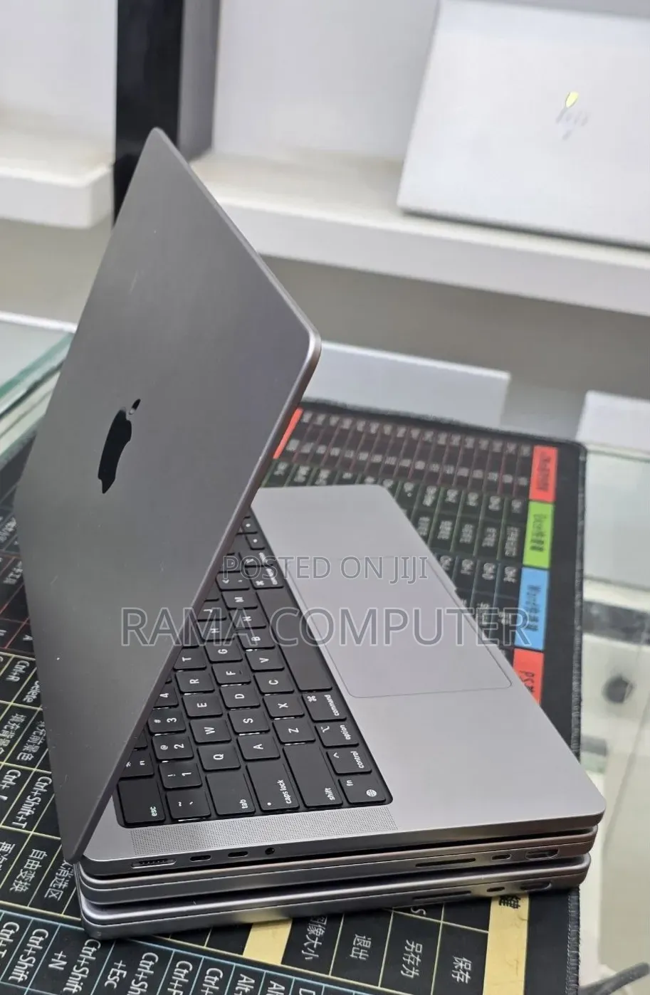 New Laptop Apple MacBook Pro 2021 M1 32GB Apple M1 Pro SSD 512GB