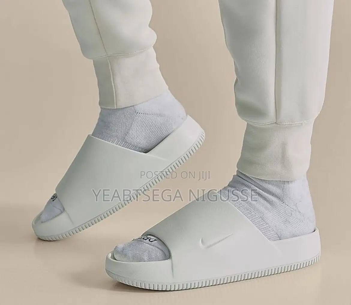 Nike Calm Slides
