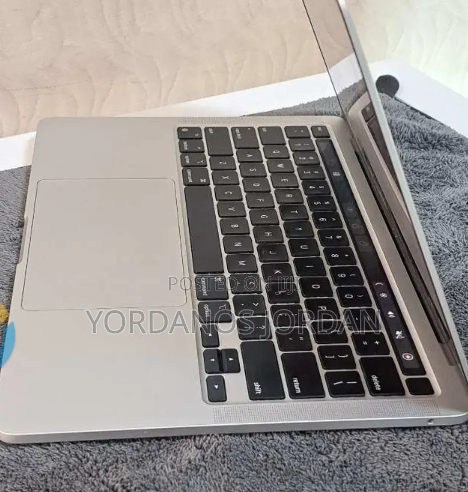 New Laptop Apple MacBook Pro 2020 M1 16GB Apple M1 SSD 512GB