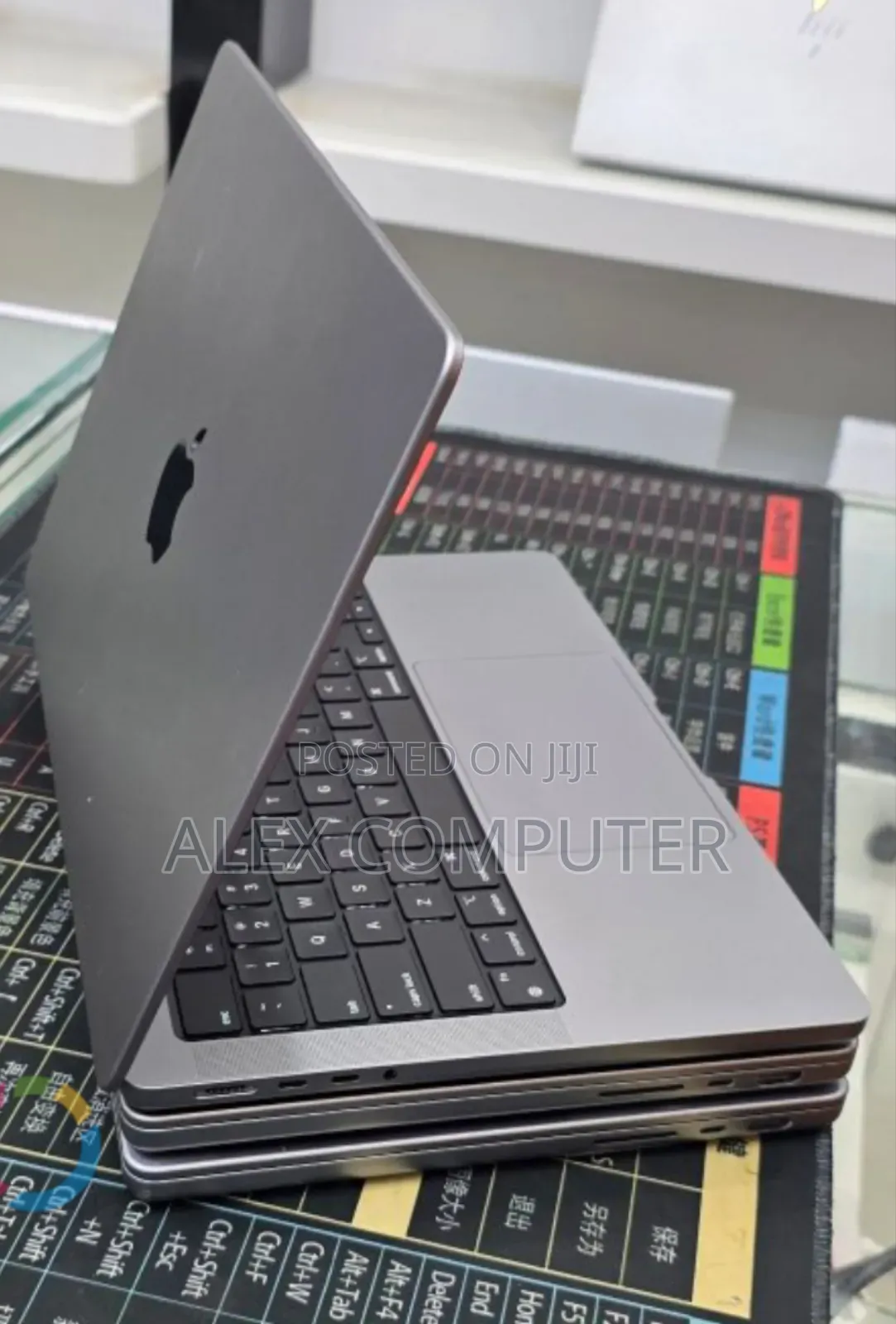 New Laptop Apple MacBook Pro 2021 M1 32GB Apple M1 Pro SSD 512GB