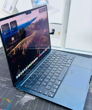 New Laptop Apple MacBook Air 2022 M2 16GB Apple M2 SSD 512GB