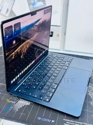 New Laptop Apple MacBook Air 2022 M2 16GB Apple M2 SSD 512GB