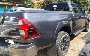 Toyota Hilux 2021 Matt Black