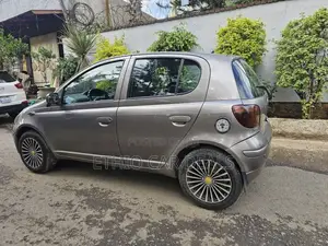 Toyota Vitz 2004 Gray