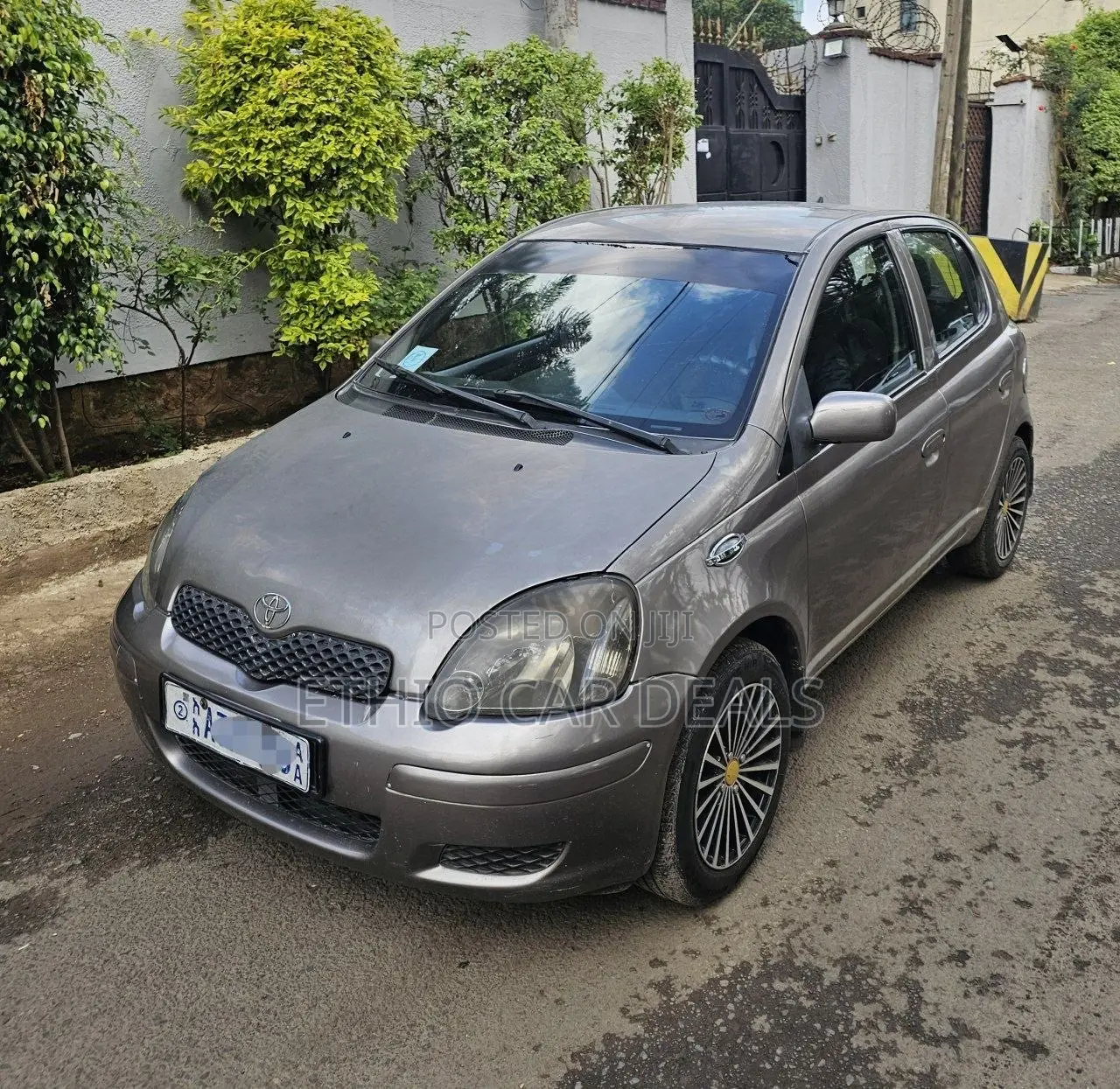 Toyota Vitz 2004 Gray