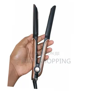 Travel-Ready Dual Voltage Straightener