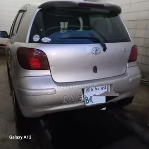 Toyota Vitz 2004 Silver