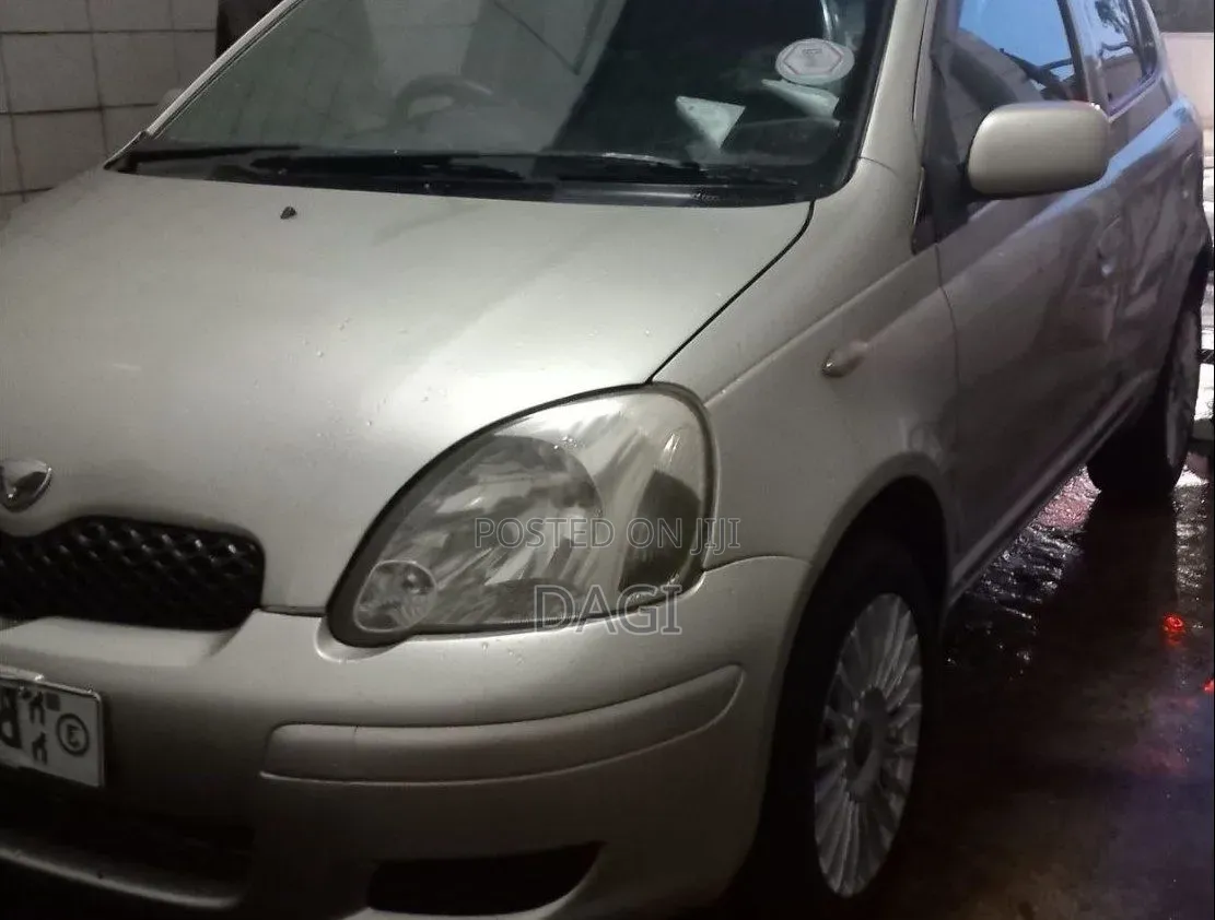 Toyota Vitz 2004 Silver