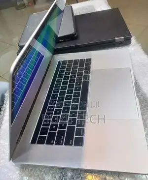 New Laptop Apple MacBook Pro 2018 16GB Intel Core i7 SSD 256GB