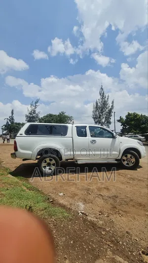 Toyota Hilux 2013 White