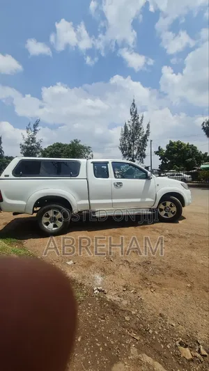 Toyota Hilux 2013 White