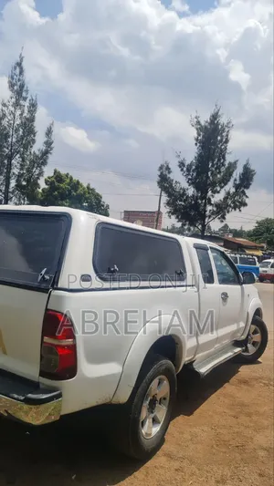 Toyota Hilux 2013 White