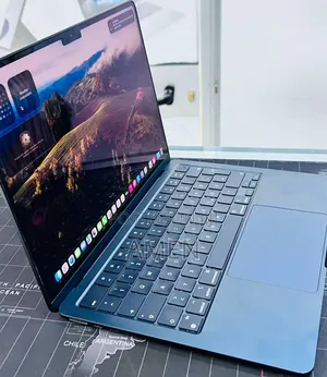 New Laptop Apple MacBook Air 2022 M2 16GB Apple M2 SSD 512GB