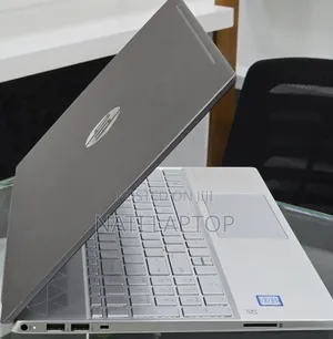 New Laptop HP Pavilion 15 8GB Intel Core i5 SSD 256GB
