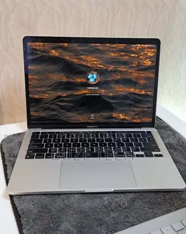 New Laptop Apple MacBook Pro 2020 M1 16GB Apple M1 Pro SSD 512GB