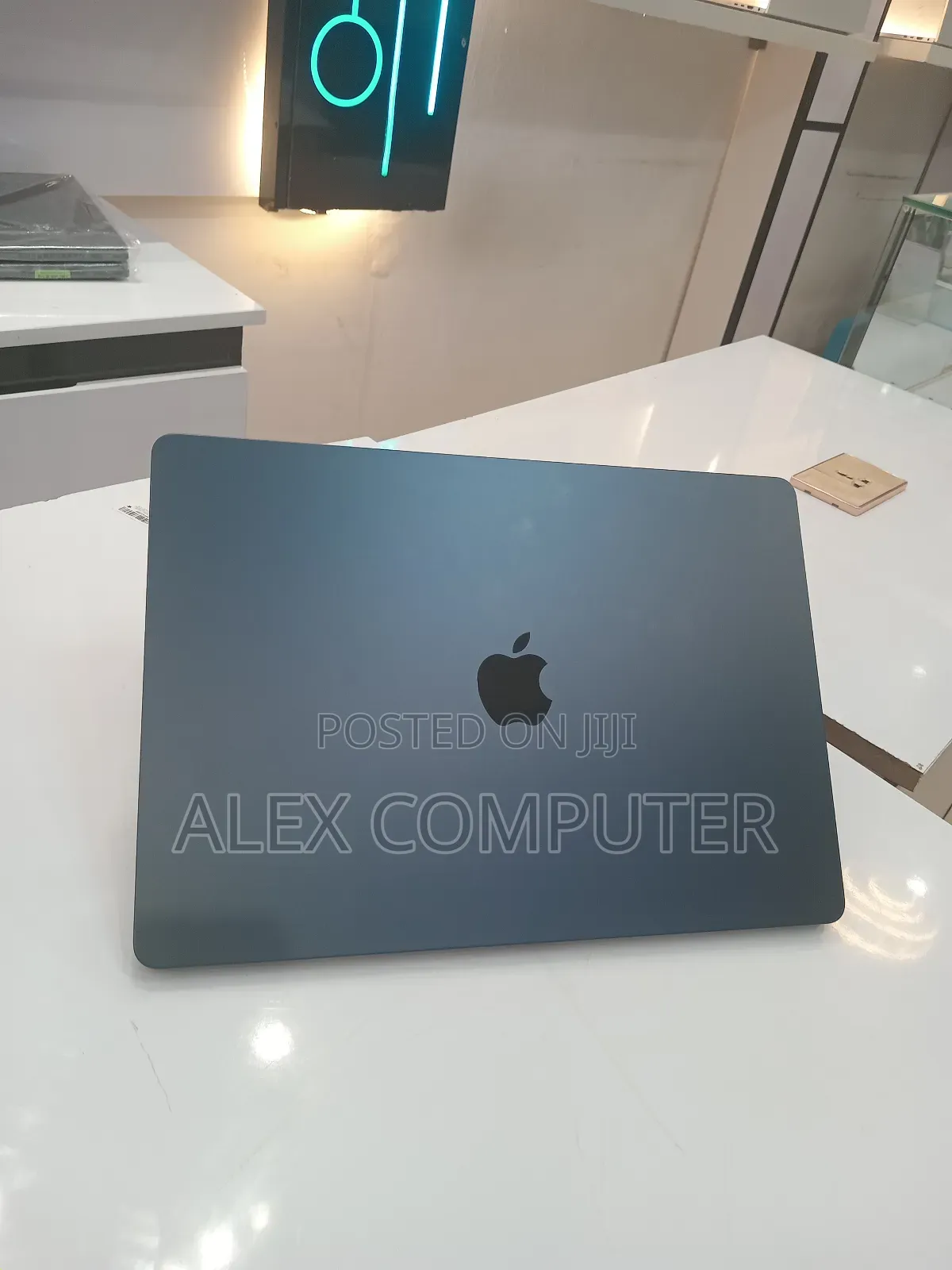New Laptop Apple MacBook Air 2024 M3 8GB Apple M3 SSD 256GB