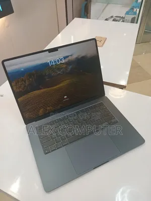 New Laptop Apple MacBook Air 2024 M3 8GB Apple M3 SSD 256GB