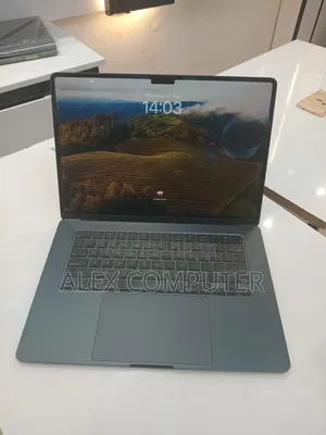 New Laptop Apple MacBook Air 2024 M3 8GB Apple M3 SSD 256GB