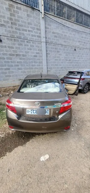 Toyota Yaris 2014 Gold